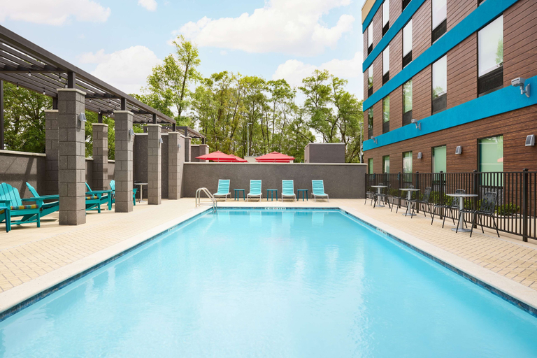 Sport & Beauty 5, Home2 Suites by Hilton Pensacola I 10 Pine Forest Road, Escambia