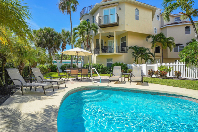 Sport & Beauty 5, Off the Hook by Beachside Management, Sarasota