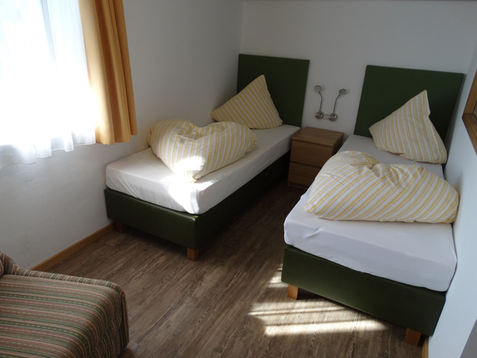 Bedroom 2, Gasthof Pension Posthansl, Reutte
