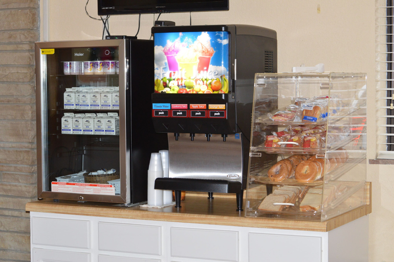 Food & Drinks 5, Econo Lodge Inn & Suites On The River, Sevier