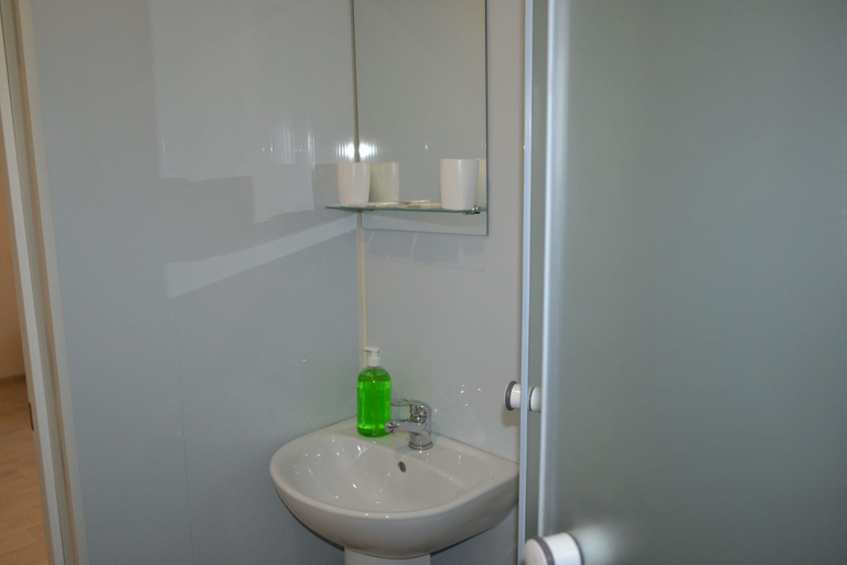 Bathroom 3, Green Hills Hotel, Lyambirskiy rayon