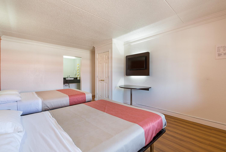 Bedroom 4, Motel 6 Dallas, TX - Market Center, Dallas