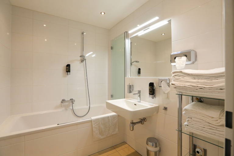 Bathroom 5, 4 Beds and More Vienna Apartments, Wien