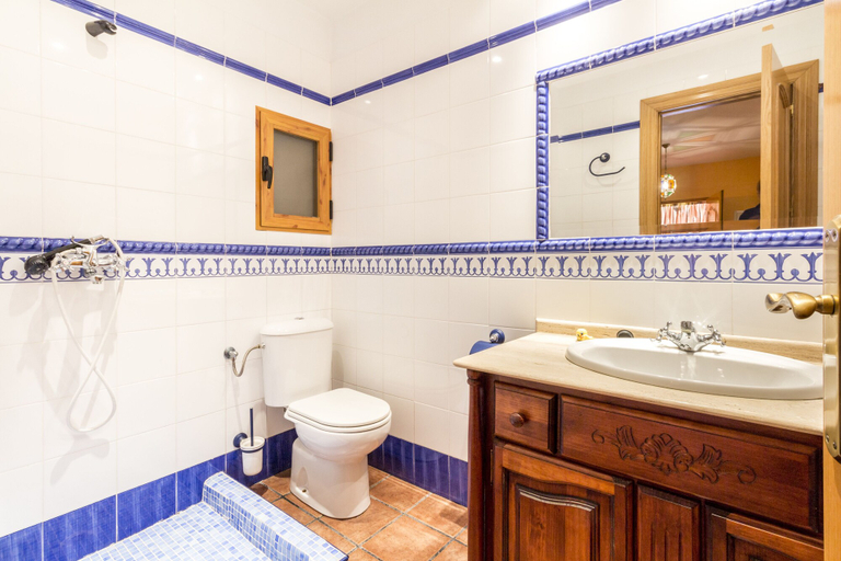 Bathroom 4, Casa La Moranja, Granada