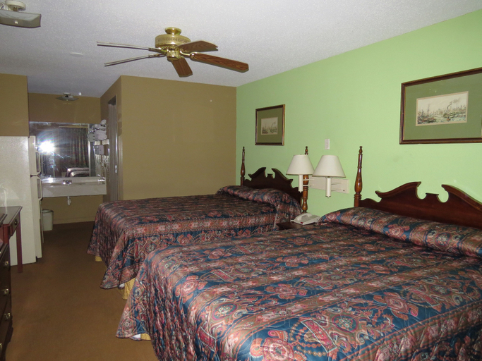 Bedroom 3, First Western Inn Caseyville, Saint Clair