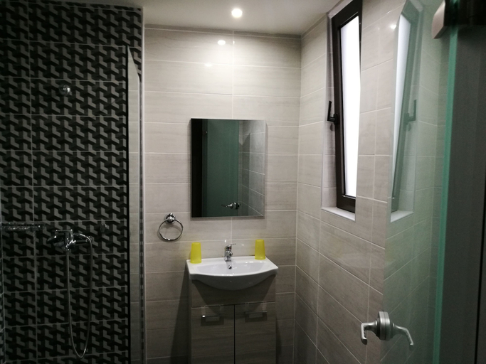 Bathroom 4, Golden days, South Aegean