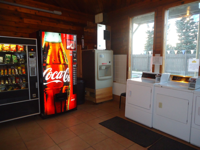 Food & Drinks, Glacier Basecamp Lodge, Flathead