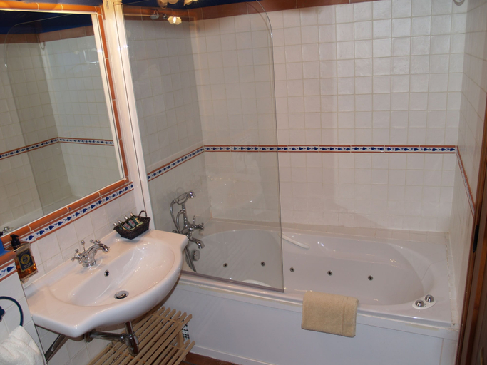Bathroom 3, SAIKA Rural, Madrid