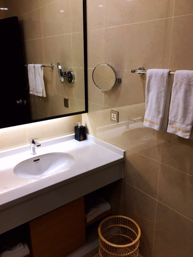 Bathroom 3, New Beacon Airport International Hotel, Wuhan