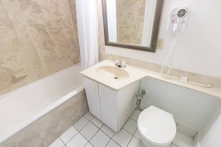 Bathroom 3, 625 Ocean View Hollywood, Broward