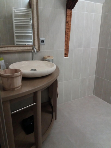 Bathroom 5, La Boussieroise, Nord