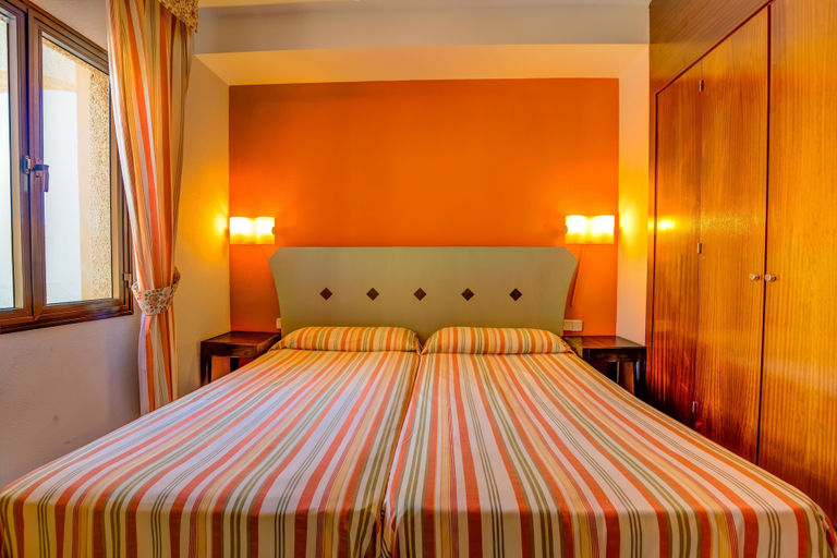 Bedroom 3, SBH Taro Beach Hotel, Las Palmas