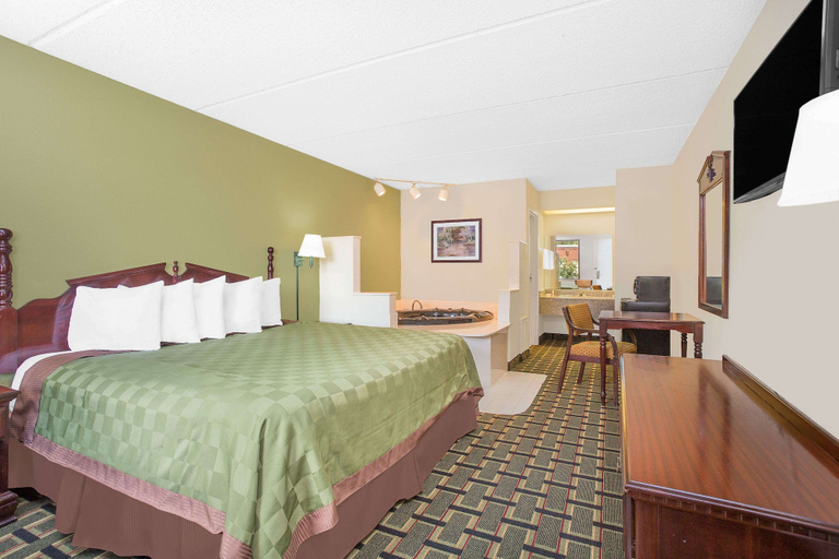 Bedroom 5, Days Inn by Wyndham Eufaula AL, Barbour