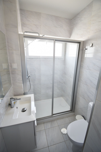 Bathroom 4, JR Studios & Suites, Coimbra