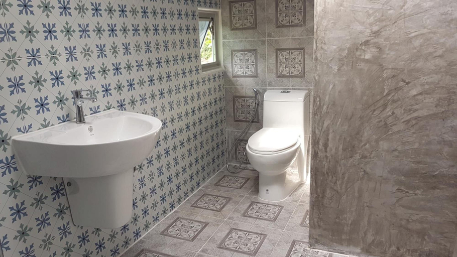 Bathroom 4, Nua Tone Resort & Cafe, Phuket Island
