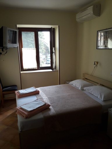 Bedroom 3, Hotel Pelikan