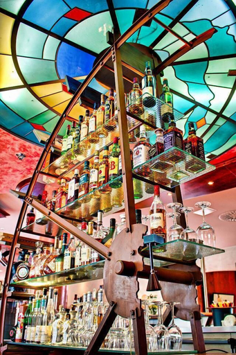Food & Drinks