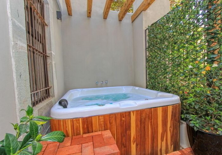 Bathroom 5, Antigua Trece Hotel Fusión & Spa, Guanajuato