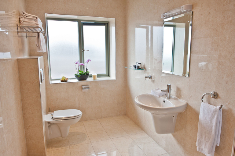 Bathroom 4, Park Place Apartments