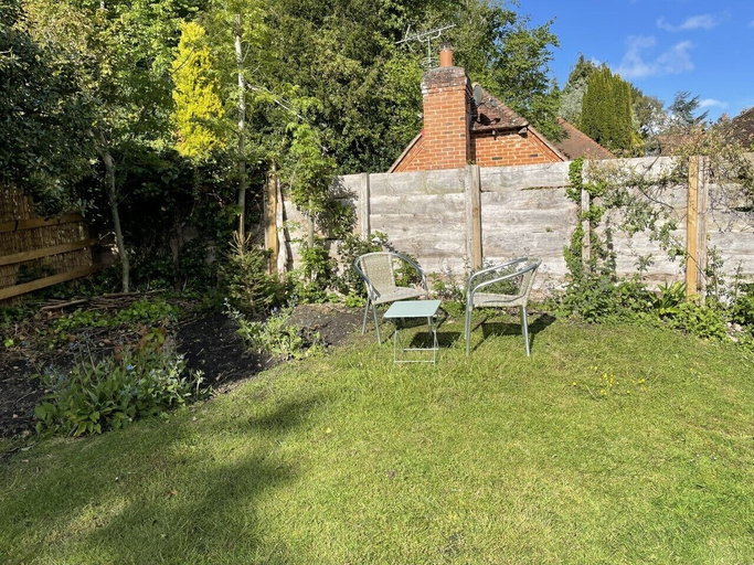 Exterior & Views 2, Bere Cottage, Kent