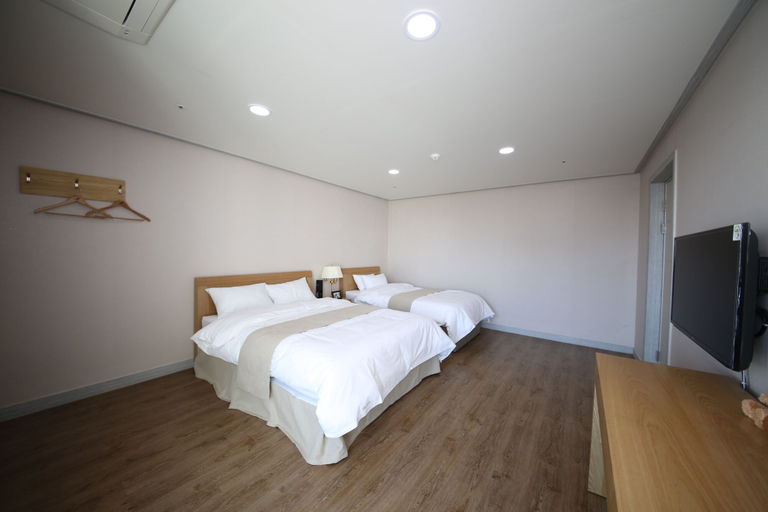 Bedroom 2, Hotel Aroha, Seogwipo
