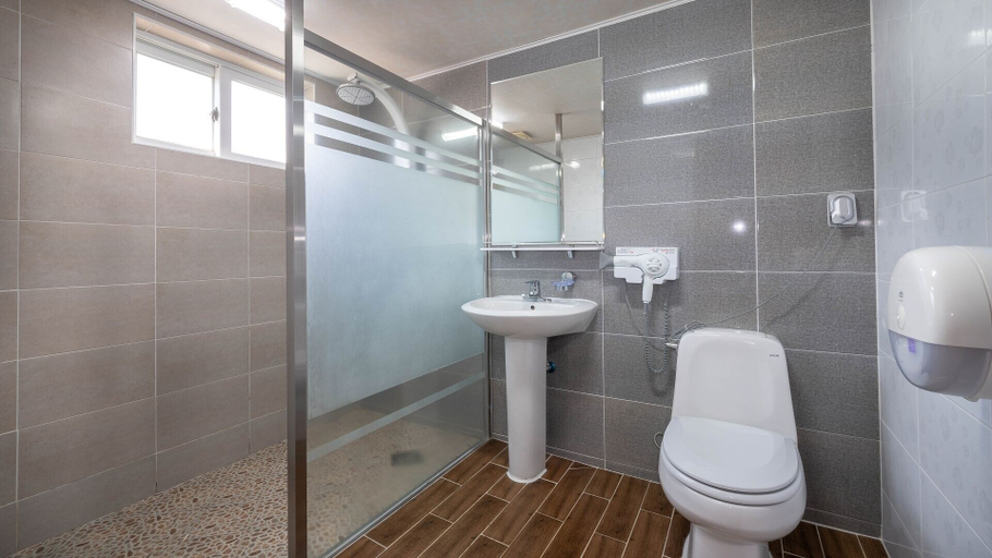 Bathroom, Jeju Bada Walking Pension, Seogwipo