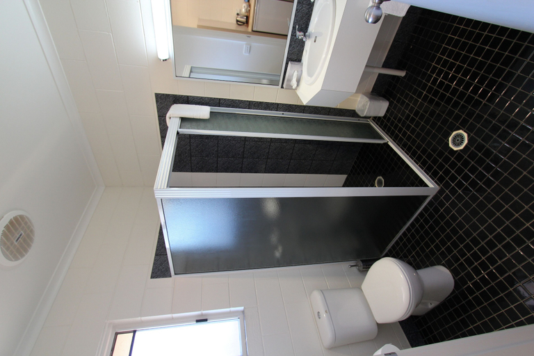 Bathroom 5, Mildura Riverview Motel, Wentworth