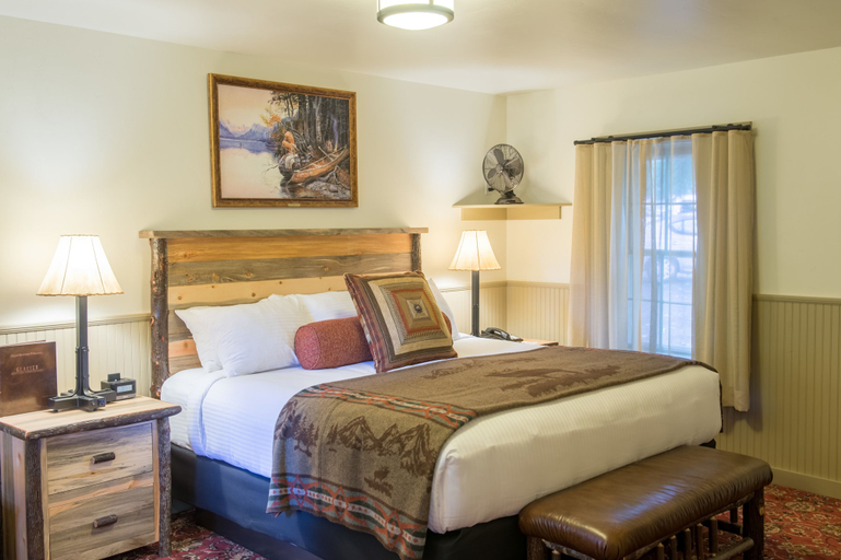 Bedroom 2, Lake McDonald Lodge - Inside the Park, Flathead
