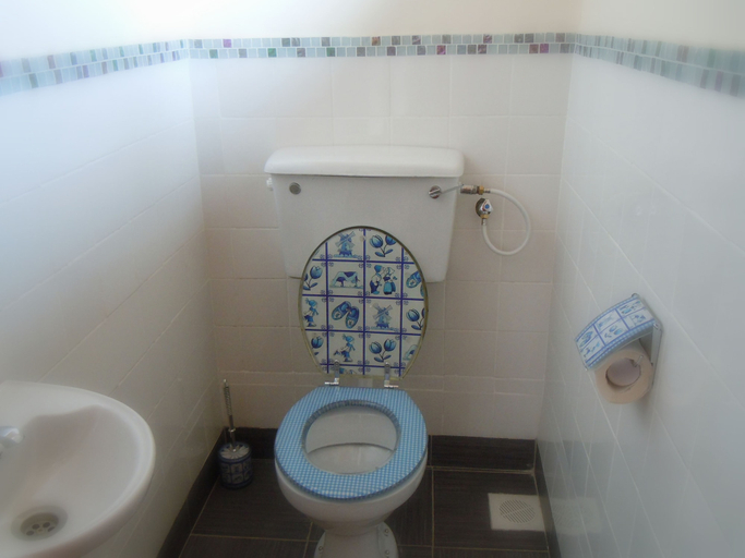 Bathroom 3, Dutchess, Fort Portal