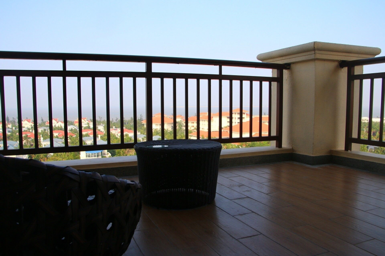Exterior & Views 3