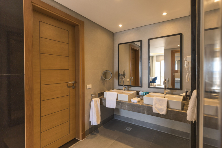 Bathroom 5, SUNRISE Diamond Beach Resort, Sharm el-Sheikh