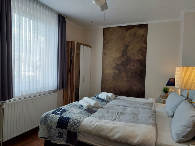 Bedroom 3, Hotel Rosmarin Garni, Ammerland