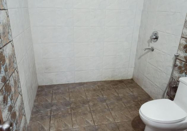 Bathroom, Nisarg Resort, Jabalpur