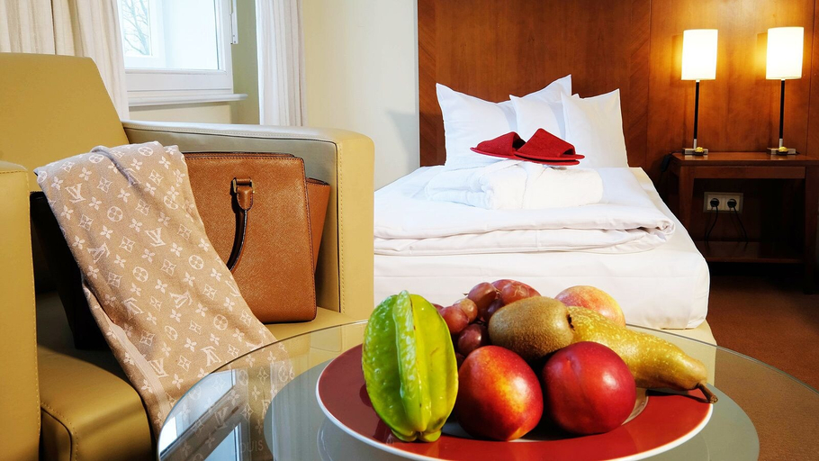 Bedroom 2, Hotel zur Fürstabtei, Herford