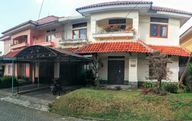 Villa Anvil Cipanas 4 Bedroom for 25 pax, Cianjur