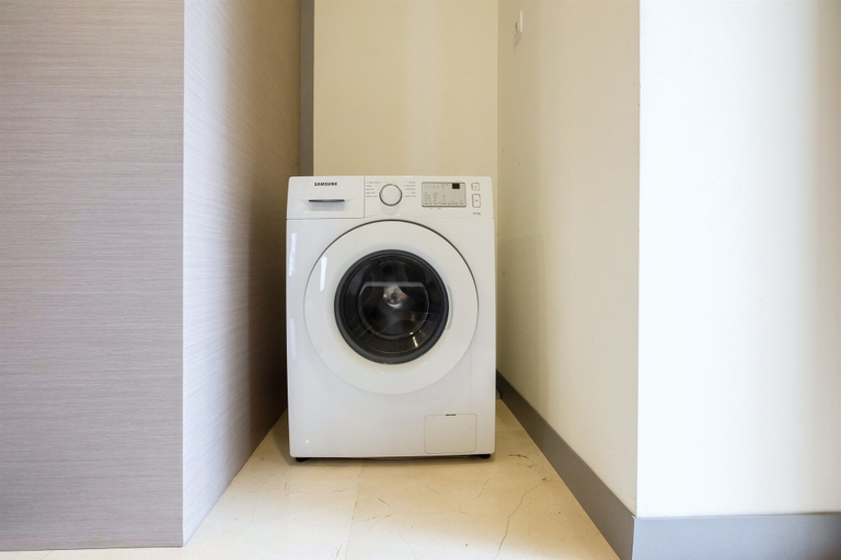 Bathroom 3, Modern Elegant Design L'Avenue Apartment, South Jakarta
