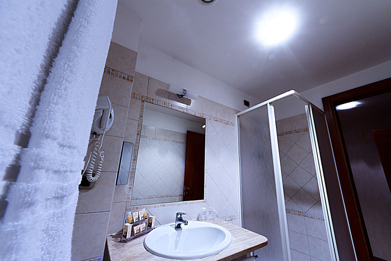 Bathroom 4, Roma Domus Hotel, Rome