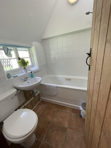 Bathroom 4, Bere Cottage, Kent