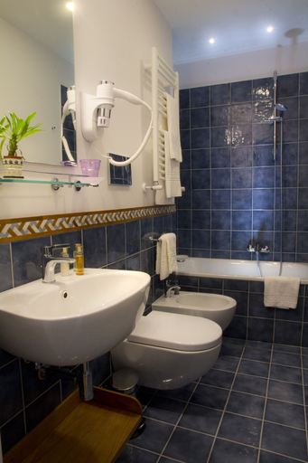 Bathroom 5, Ripense In Trastevere, Rome
