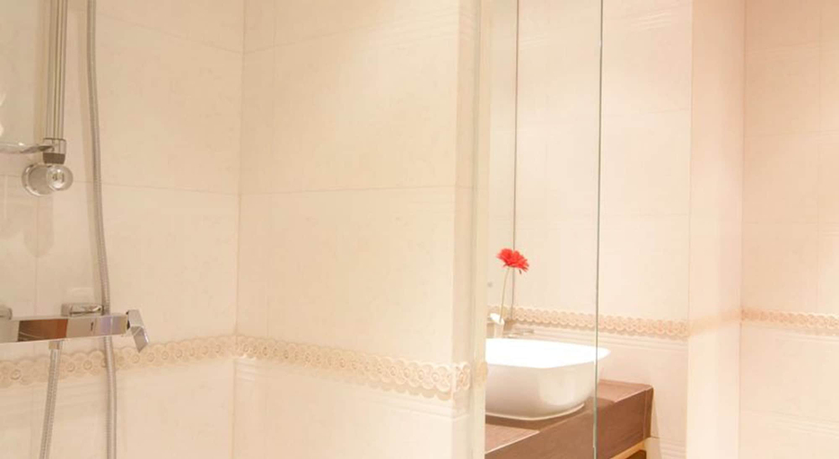 Bathroom 5, Grand lord Boutique Hotel, Suan Luang