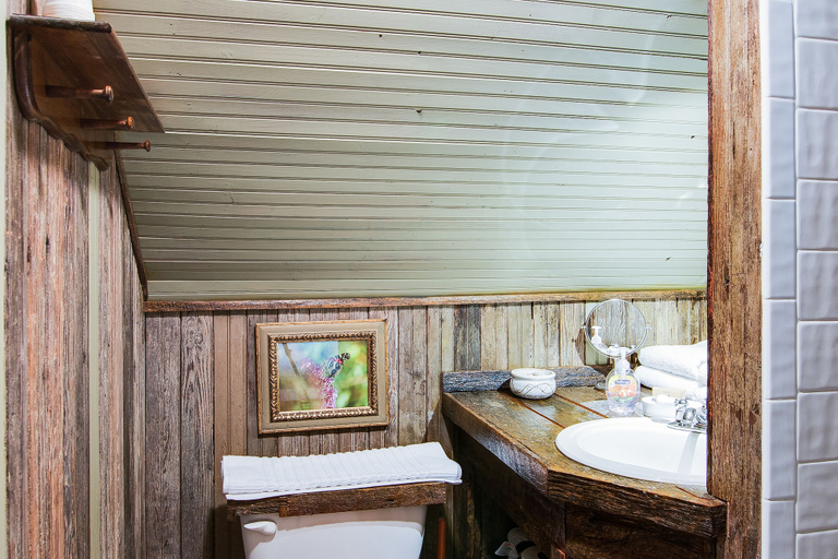 Bathroom 4, Butterfly Hollow B&B, Smith