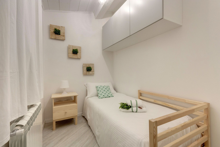 Bedroom 4, Vertical Garden Apartments by Mamo Florence, Florence