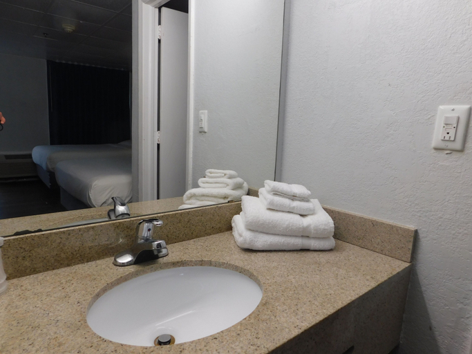 Bathroom 3, Park View Inn, Guilford