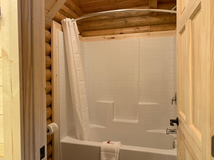 Bathroom 4, Panguitch Countryside Cabins, Garfield