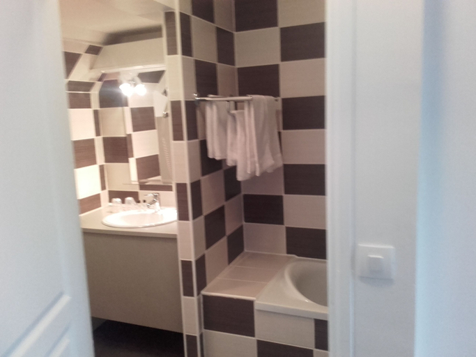 Bathroom 3, Auberge du Gros Tilleul, Somme