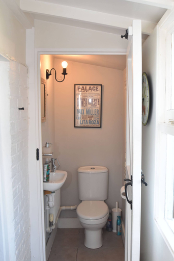 Bathroom 3, Rose Mullion Cottage, East Sussex