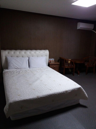 Bedroom 4, Gangneung Gyeongpodae Komodo, Gangneung