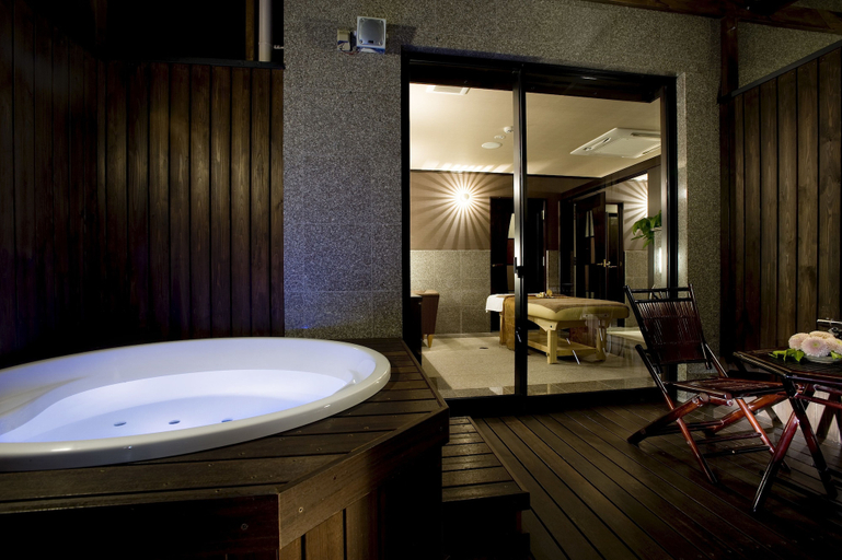 Bathroom 4, Saiounomiya, Ise