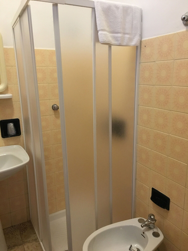 Bathroom 3, Capo Baia Verde, Messina