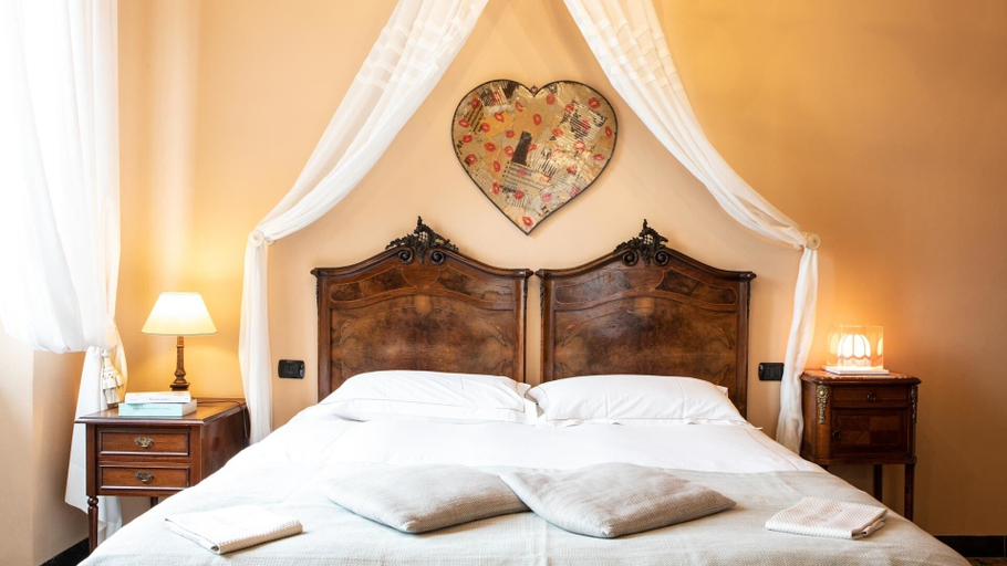 Bedroom 5, Villa Belverde, Massa Carrara